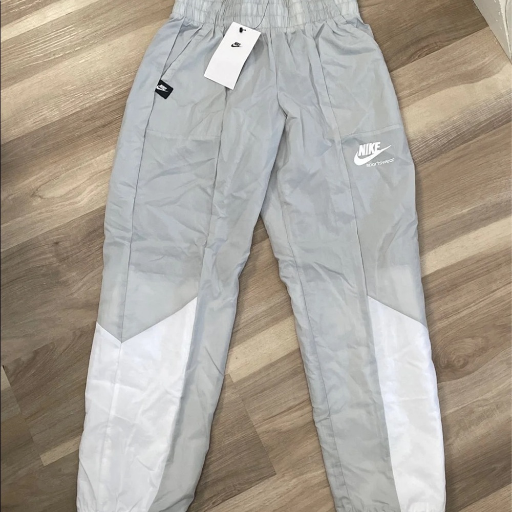 NWT girls Nike windbreaker pants